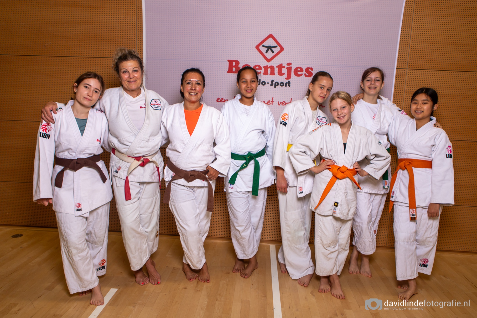 Eveline met jeugdleden van Beentjes Judosport